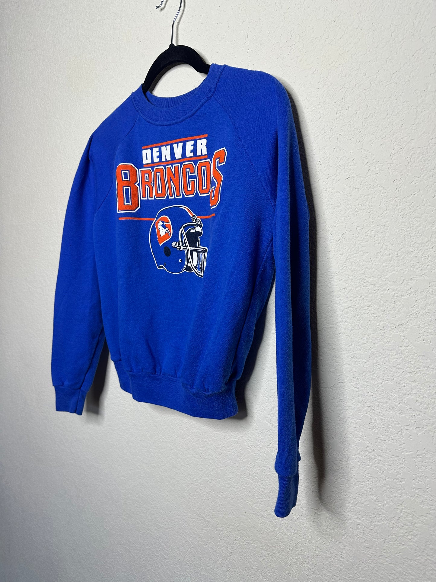 80’s Raglan Denver Broncos Crop Sweatshirt USA (Women’s XS)