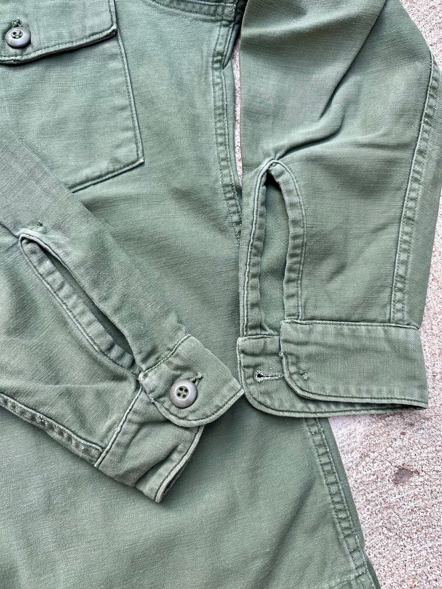 60s US Military OG-107 Cotton Sateen Utility Shirt Type 3 (Unisex M)