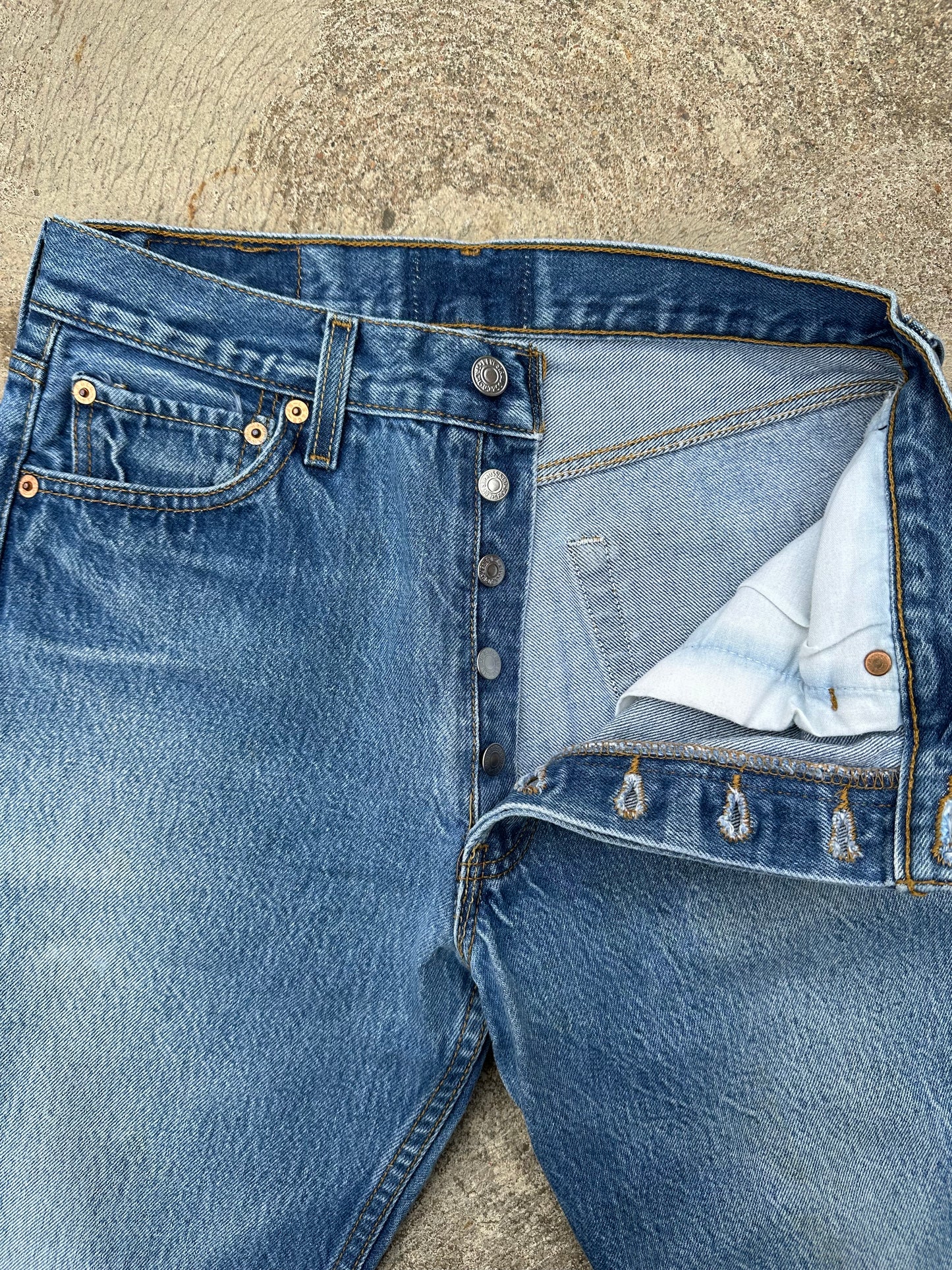 Y2K Levi’s 501 STF Crop Denim Jeans (Men’s 28x26 / Women’s 26)