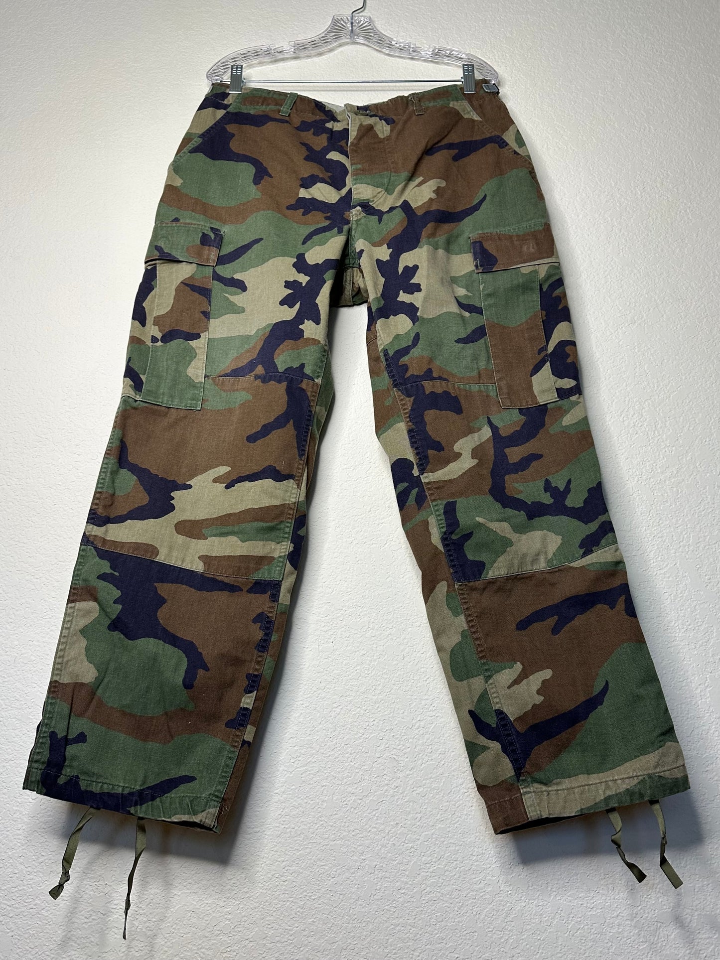 80’s U.S. Military Woodland Camo Combat Cargo Pants (Unisex M)