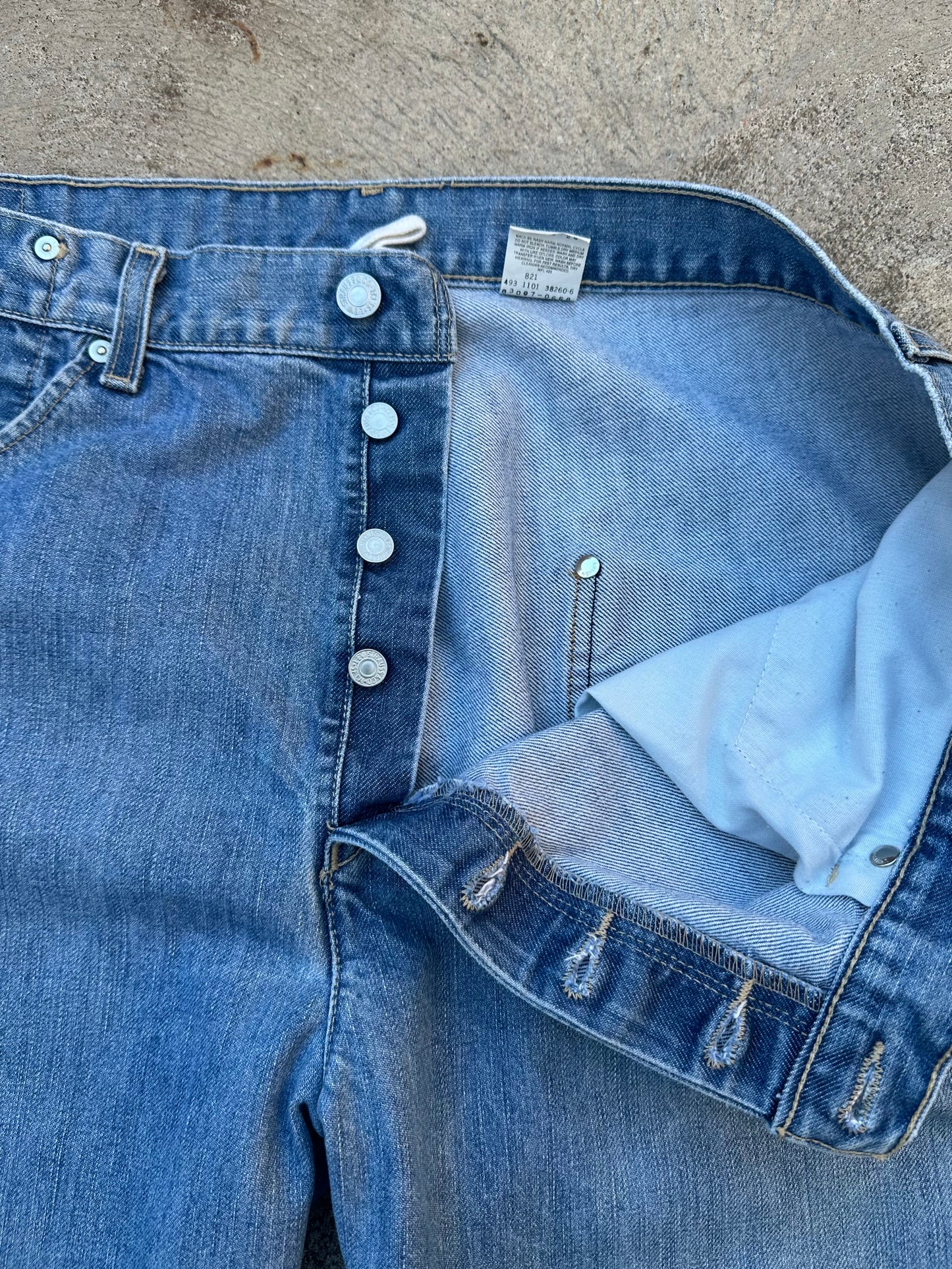 RARE Vintage Levi’s Engineered 3D Twisted Seams Anti-Fit Denim Jeans (Men’s 38x32)