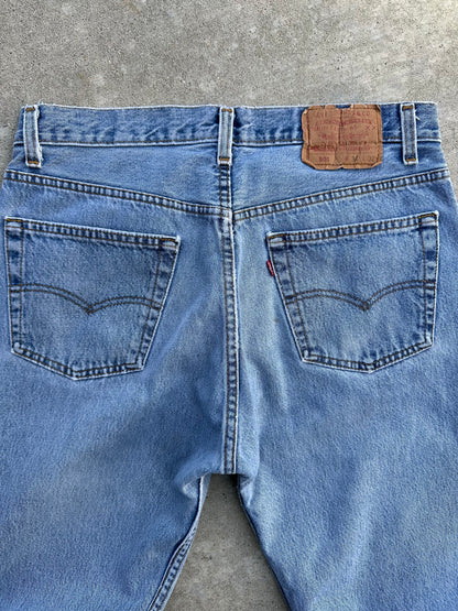 80’s Levi’s 501 Light Wash Denim USA Jeans (Men’s 32x32/Women’s 30)
