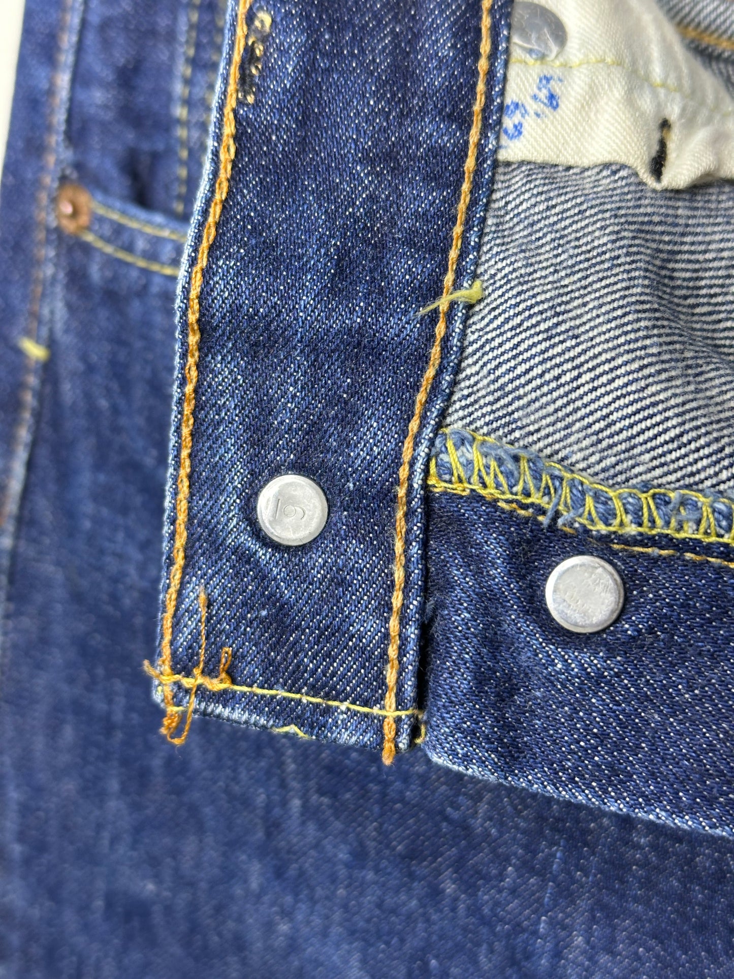 60’s Vintage LEVI’S 501 “BIG E” Selvedge Jeans Button #6 USA - Rare A+ Condition (Men’s 30 / Women’s 28)