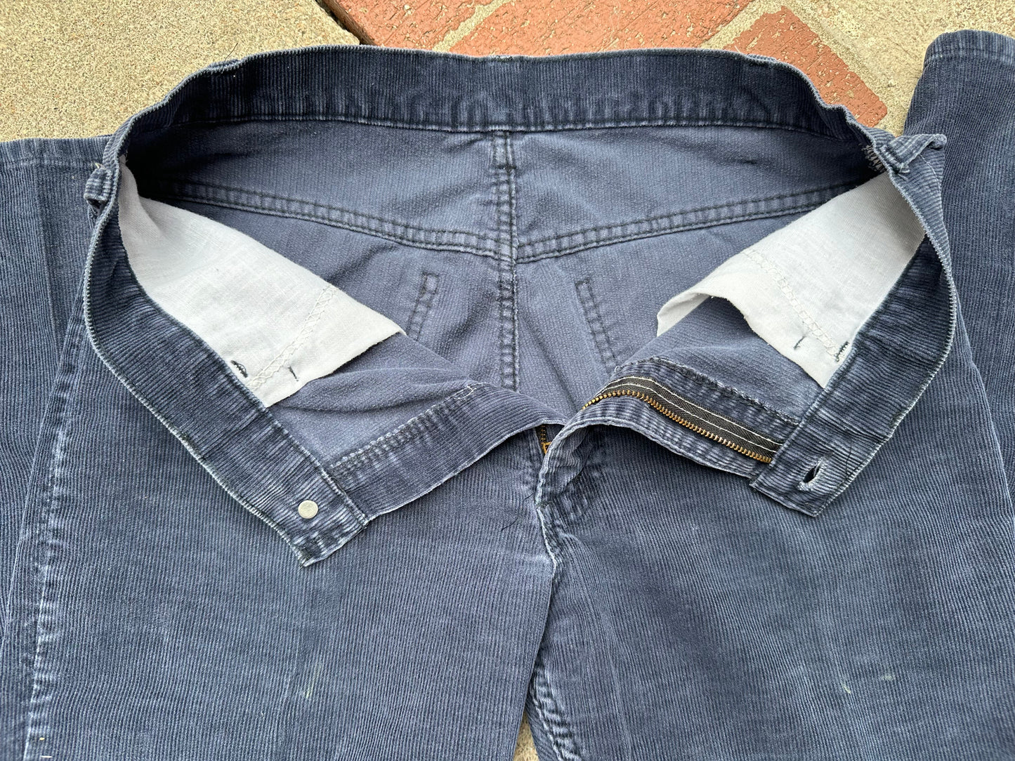 80’s Levi’s 519 “Californian” Corduroy White Tab Pants (30x 32)