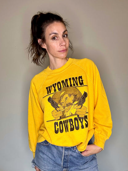 80’s Wyoming Cowboys Pistol Pete Raglan Sweatshirt USA (Unisex L)