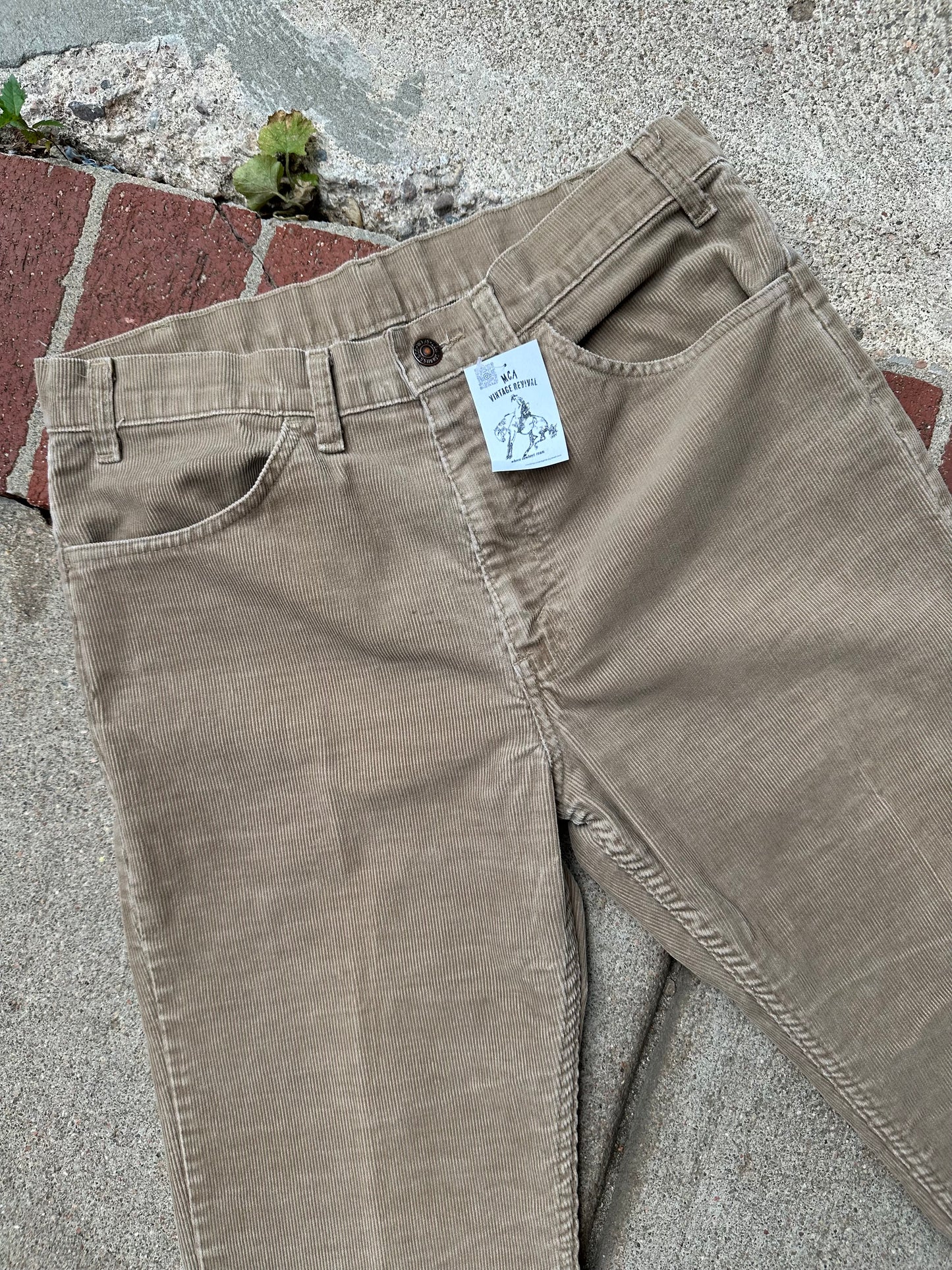 80’s Levi’s 519 “Californian” Corduroy White Tab Pants (Men’s 31/ Women’s 30)