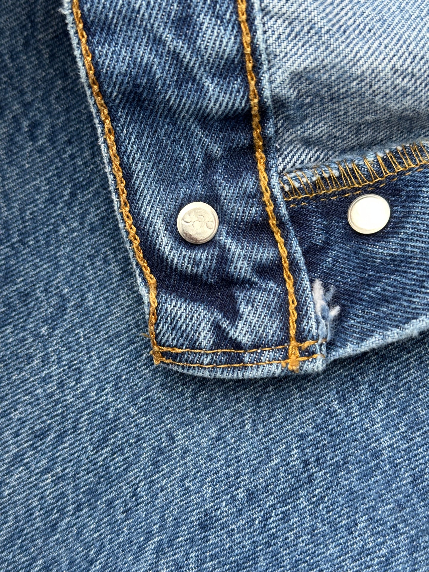 Y2K Levi’s 501 Denim Jeans USA (Men’s 28x27 / Women’s 26)