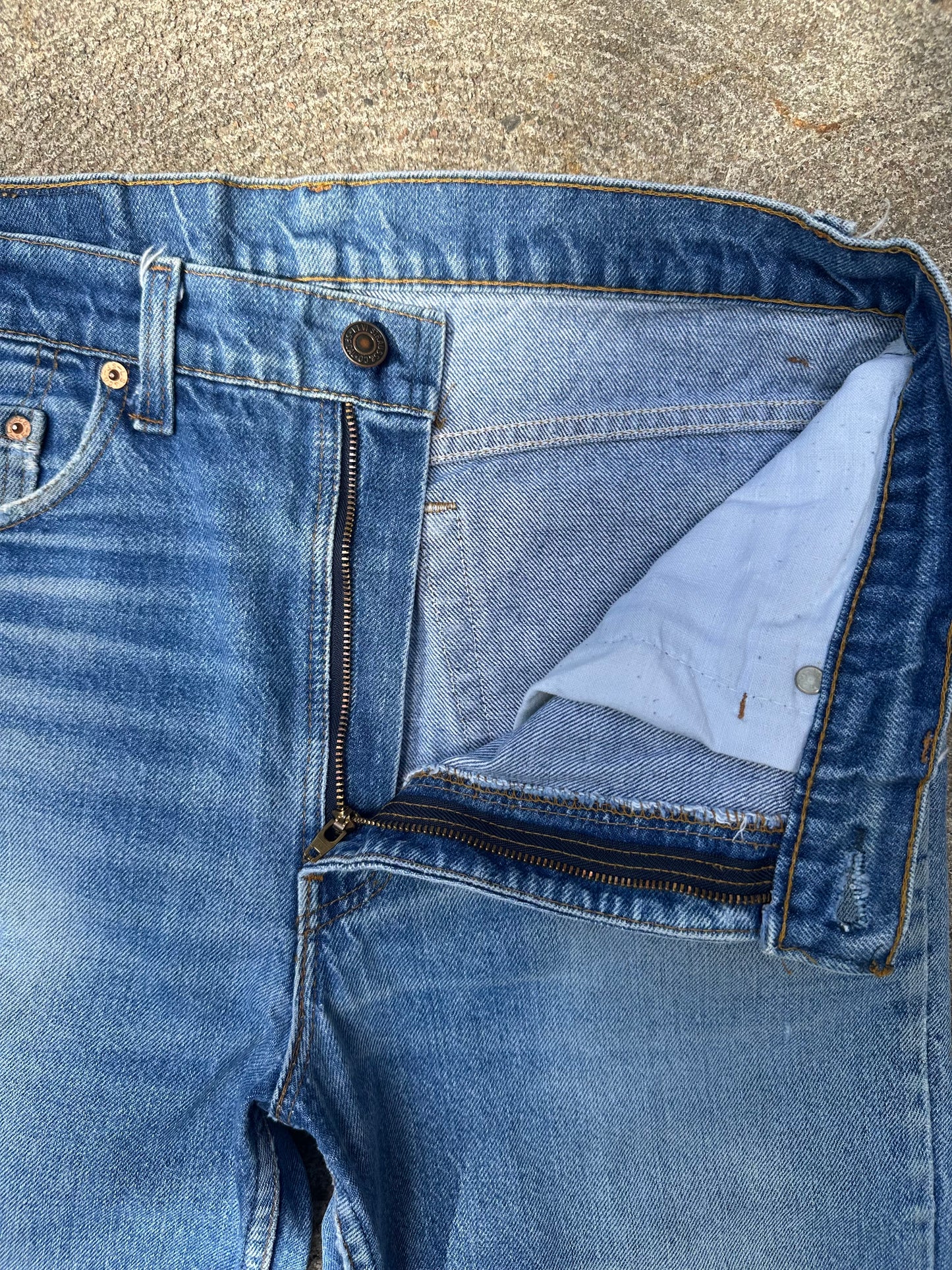 80’s Levi’s 517 Boot Cut Jeans USA (Men’s 33x33 / Women’s 31)