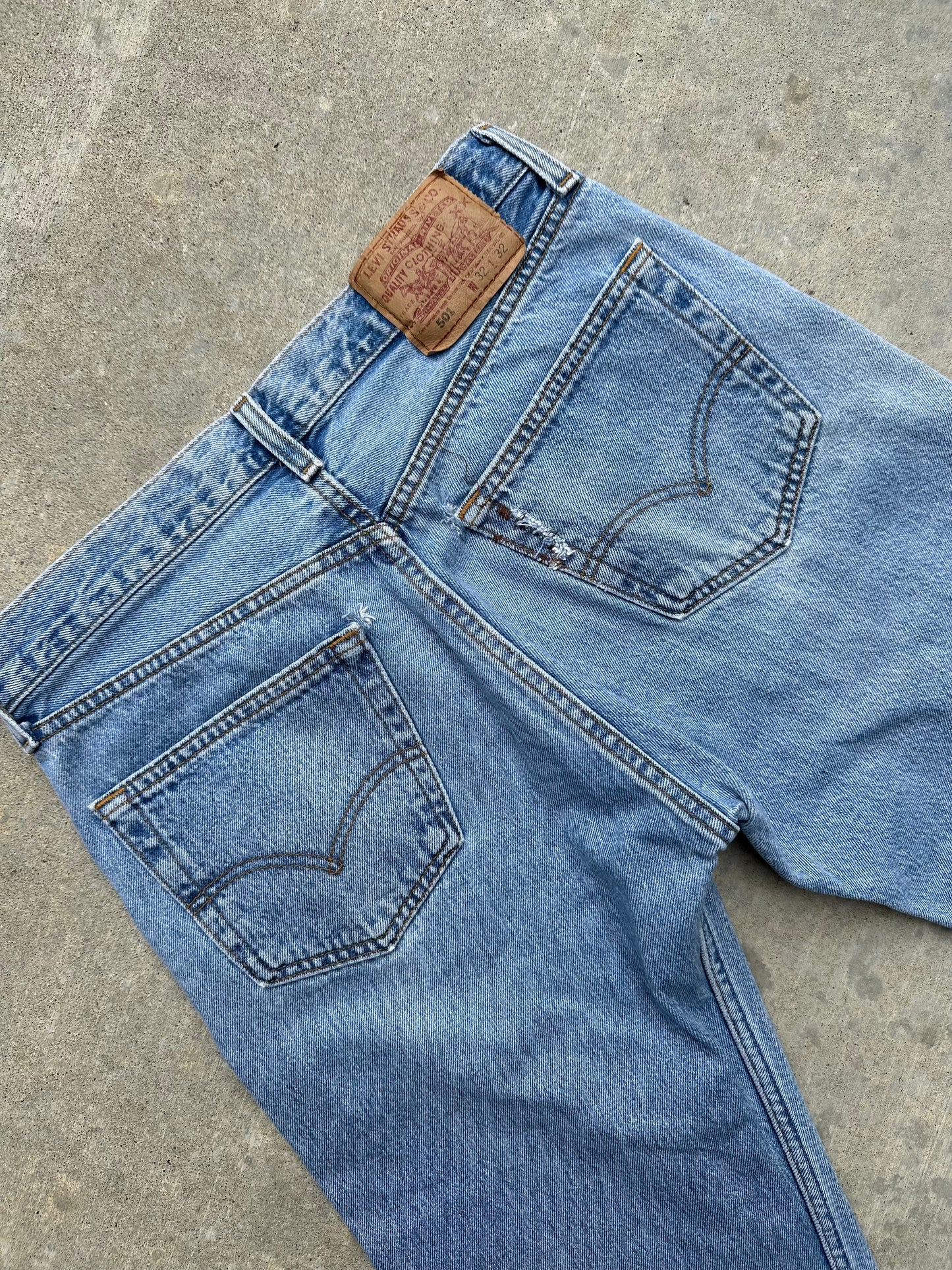 90’s Levi’s 501 Denim Jeans USA (Men’s 31x29 / Women’s 29)