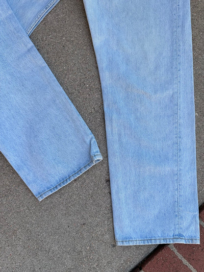 90’s Levi’s 501 Light Wash Denim USA Jeans (Men’s 36x32/Women’s 34)
