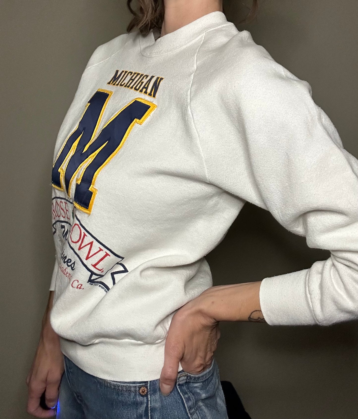 VERY RARE 1990 Michigan Wolverines “M” Patch Rose Bowl Raglan Crop Sweatshirt (Women’s S)