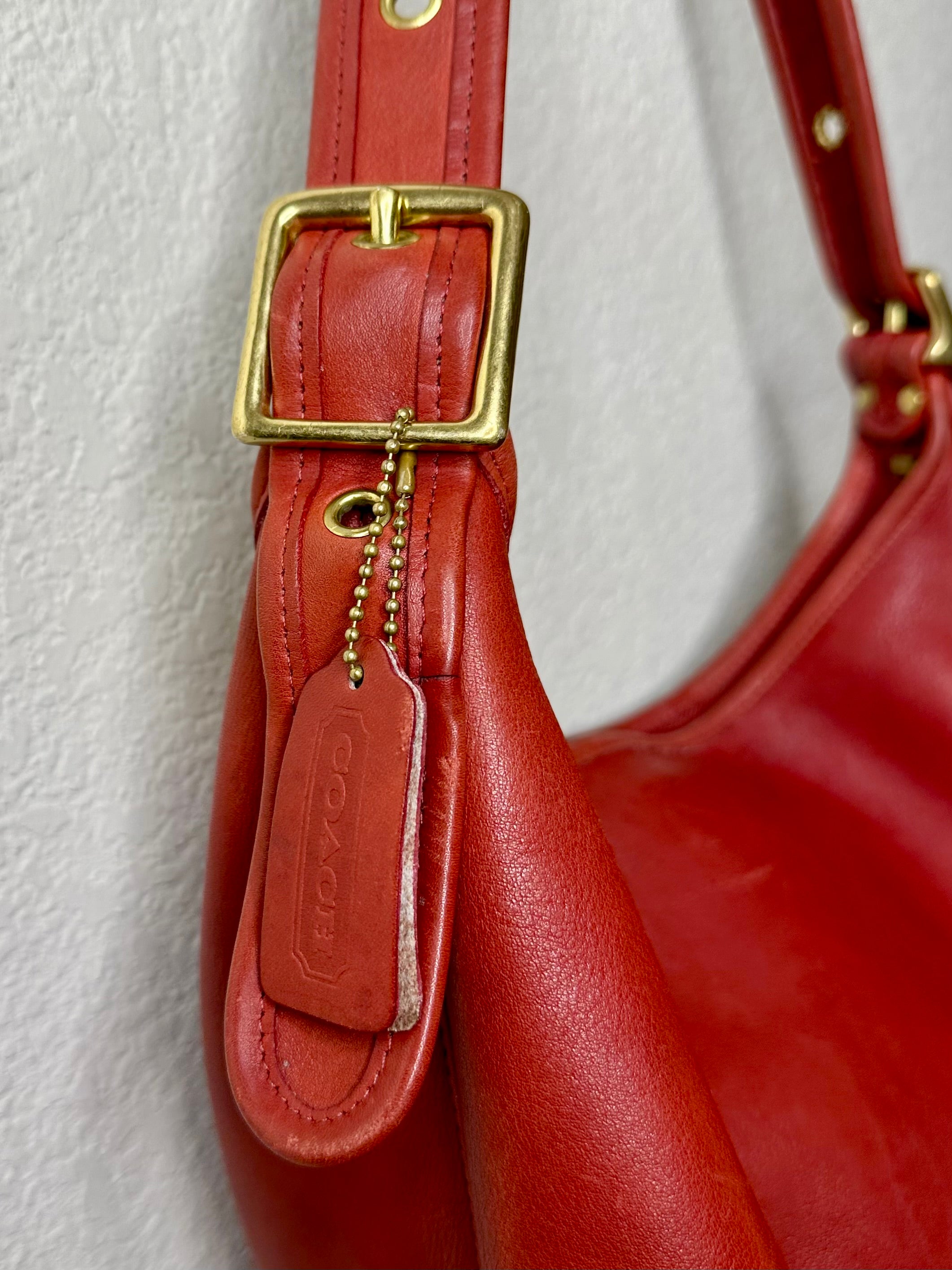 ショルダーバッグ Vintage Coach Feed Sac Duffle Red USA 90's Coach Leather XL Duffle Sac Feed Bag USA – MCA VINTAGE REVIVAL