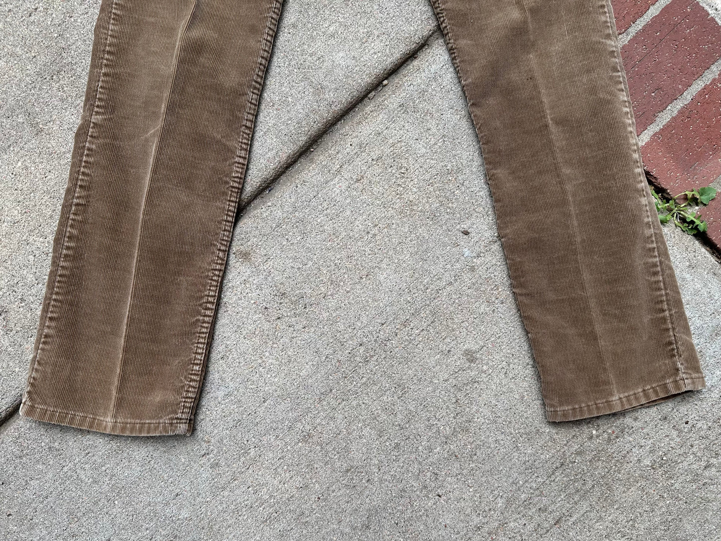 80’s Levi’s 519 “Californian” Corduroy White Tab Pants (Men’s 32/ Women’s 30)