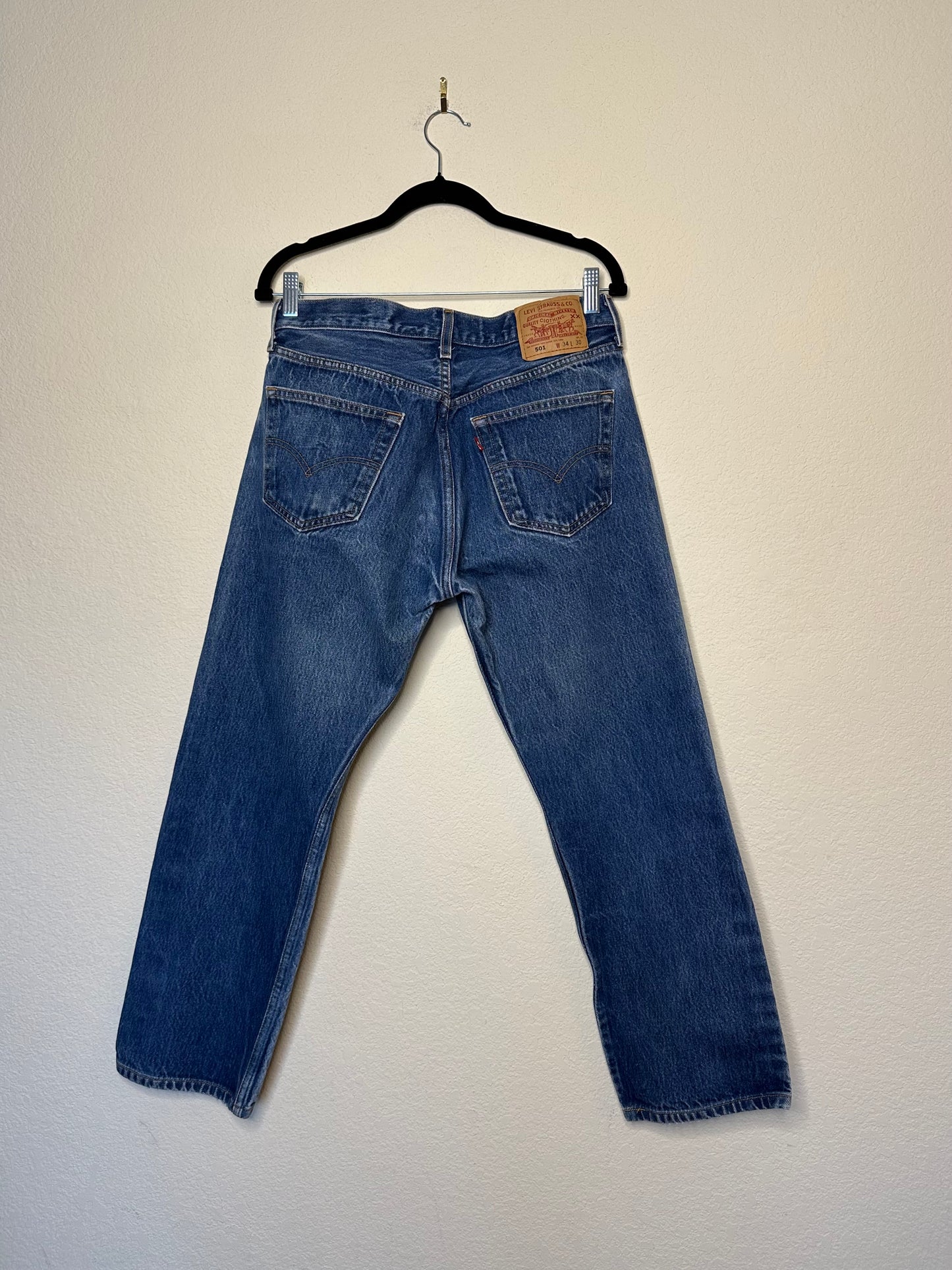 90’s Levi’s 501 Crop Jeans (Men’s 31x28 / Women’s 8)