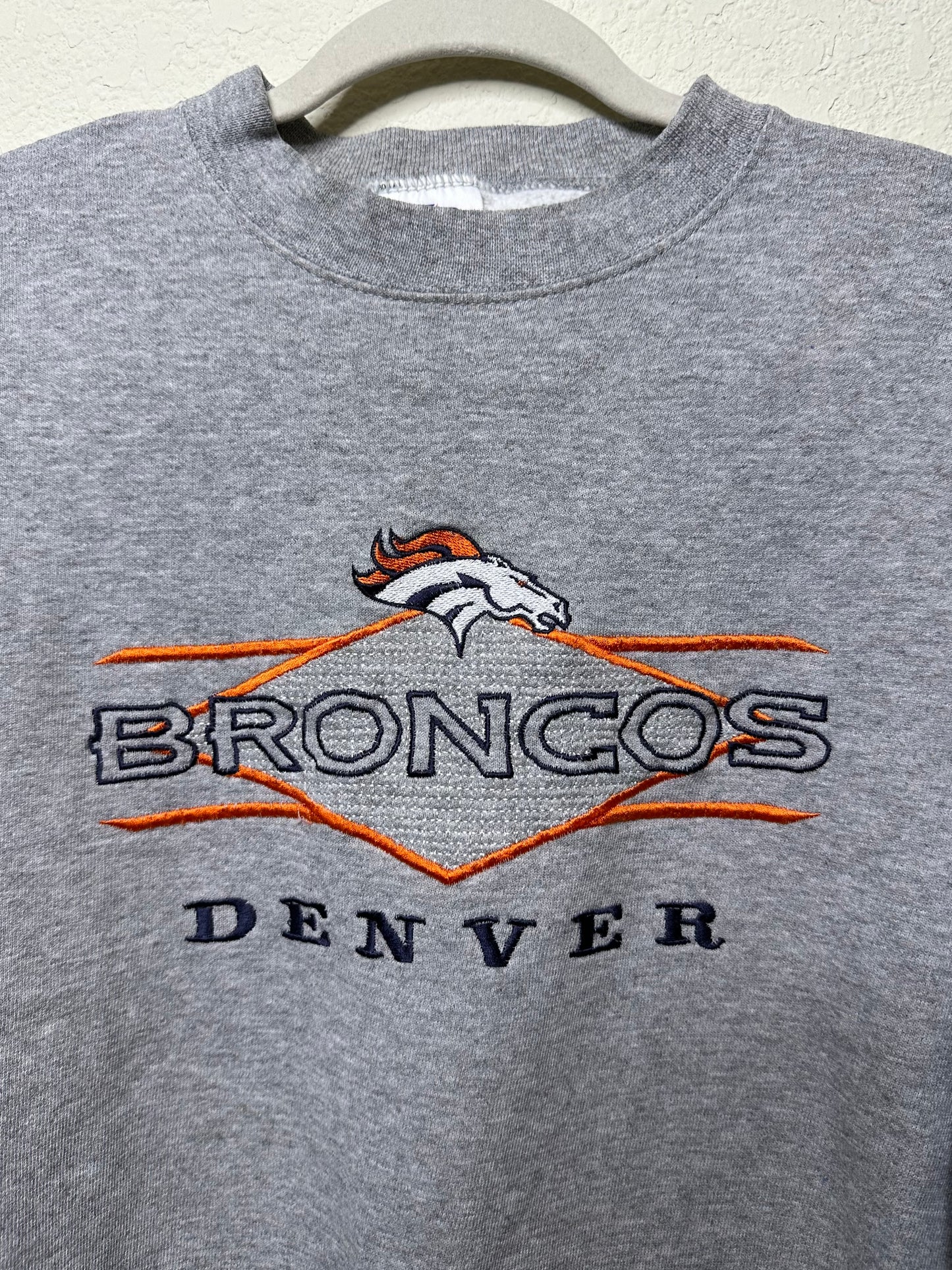 90’s Denver Broncos Embroidered Sweatshirt (Unisex L)