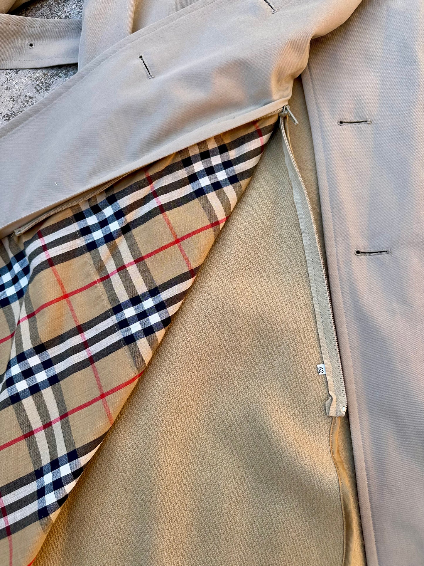 80’s Burberry Nova Check Lined Trench Coat w/ Zip-Out Liner (Men’s 42)