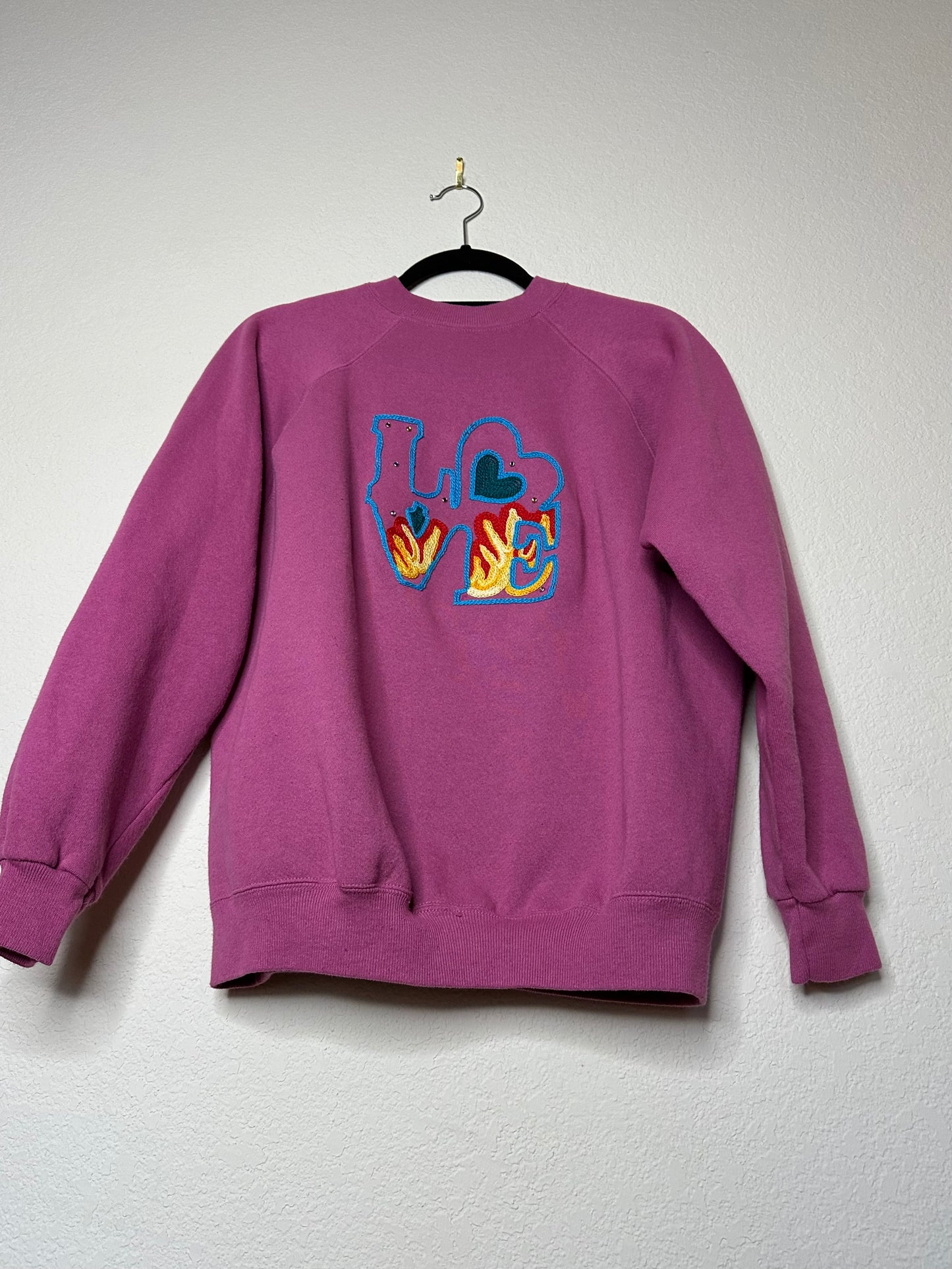 (MCA VINTAGE REVIVAL: 90’s Raglan Hand Embroidered Love Fire Sweatshirt (L)