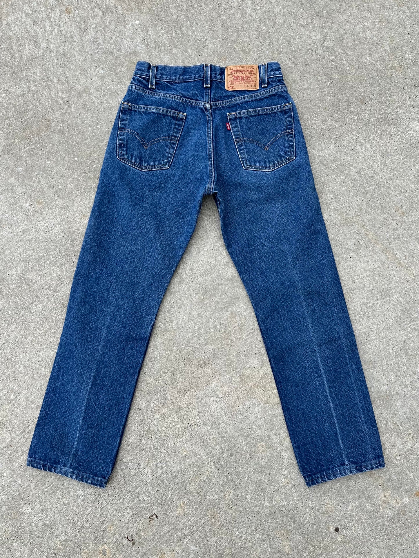 90’s Levi’s 505 Denim Jeans (Men’s 28x27/Women’s 26/27)