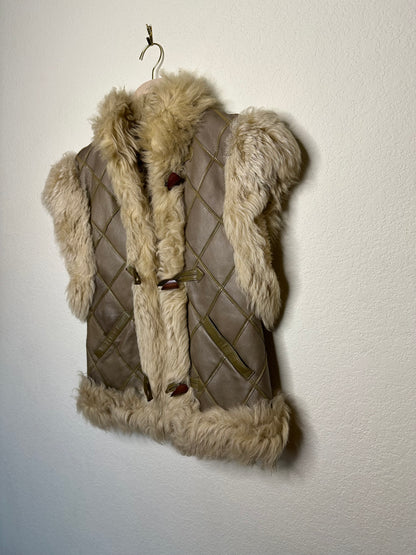 RARE 80’s Christian DIOR Boutique Fourrure Quilted Leather Shearling Toggle Vest (S/M)