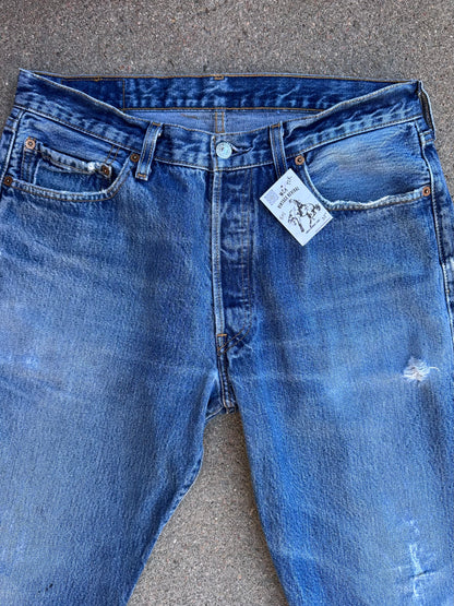 Y2K Levi’s 501 Distressed Denim Jeans USA (Men’s 32x32 / Women’s 26)