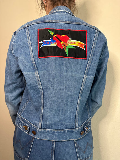 80’s Wrangler No Fault Denim Trucker Jacket w/ Tom Petty Patch (Unisex 38/M)