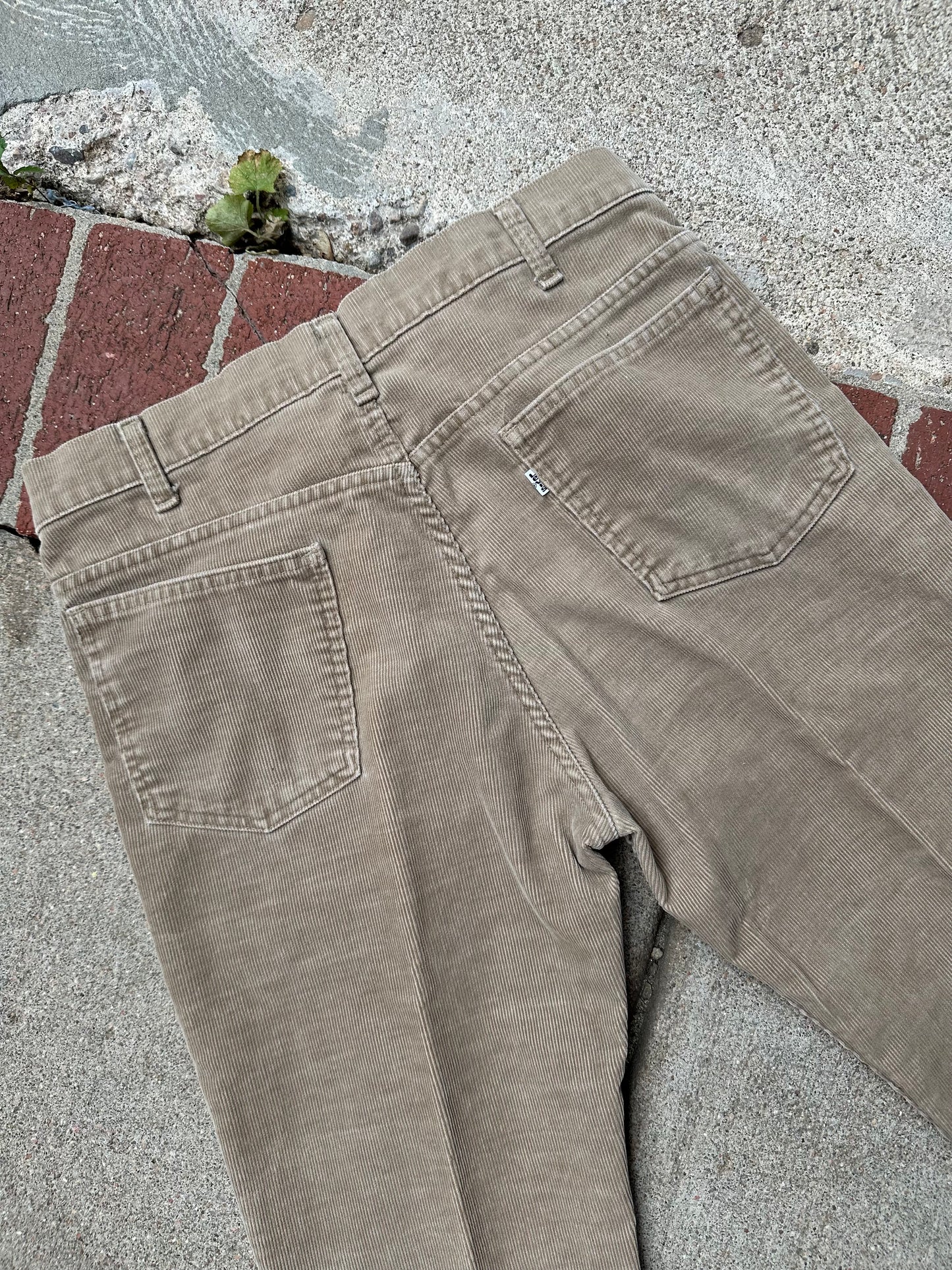 80’s Levi’s 519 “Californian” Corduroy White Tab Pants (Men’s 31/ Women’s 30)