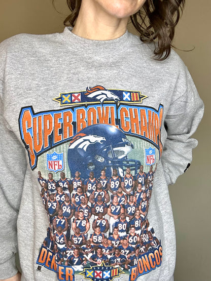 90’s Starter Denver Broncos Super Bowl Team Crewneck Sweatshirt USA (Women’s S)