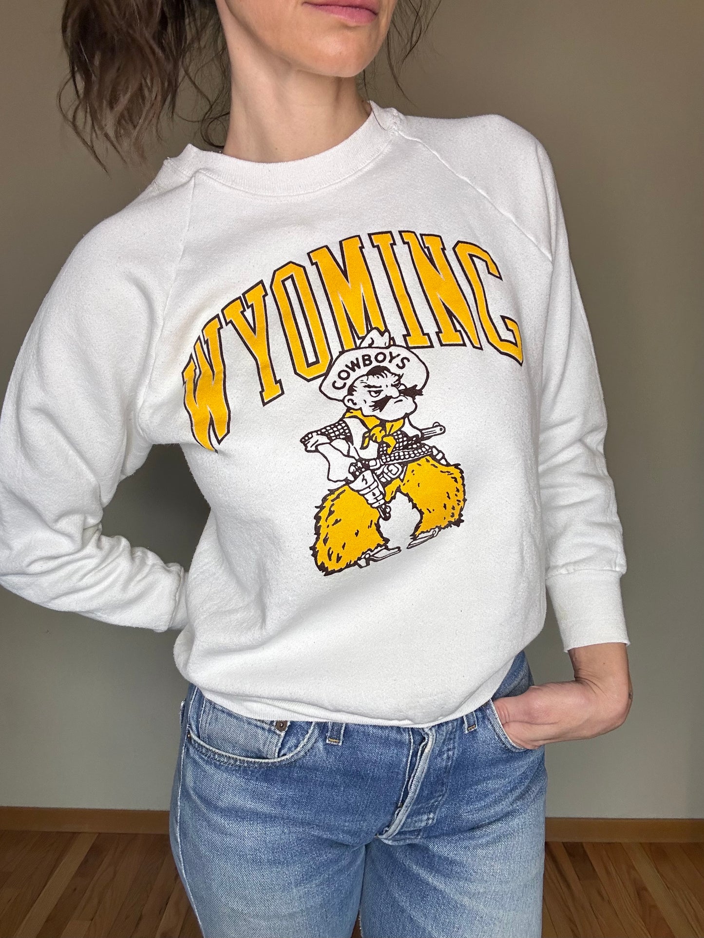 80’s Wyoming Cowboys Pistol Pete Raglan Sweatshirt (Women’s M)