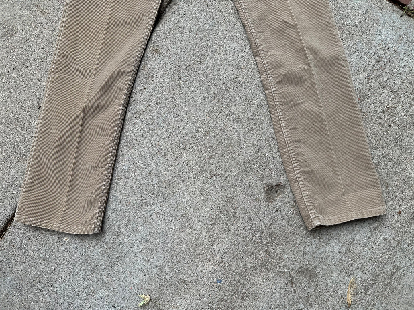 80’s Levi’s 519 “Californian” Corduroy White Tab Pants (Men’s 31/ Women’s 30)