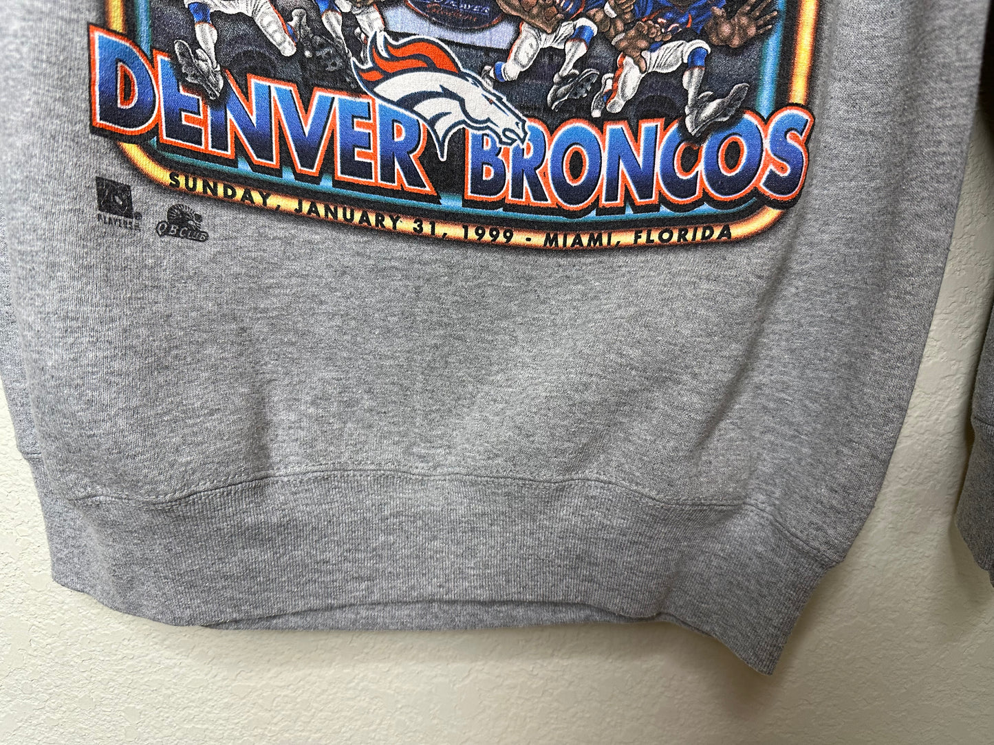 90’s Big Heads Denver Broncos Back 2 Back Champs Sweatshirt USA (Unisex S/M)