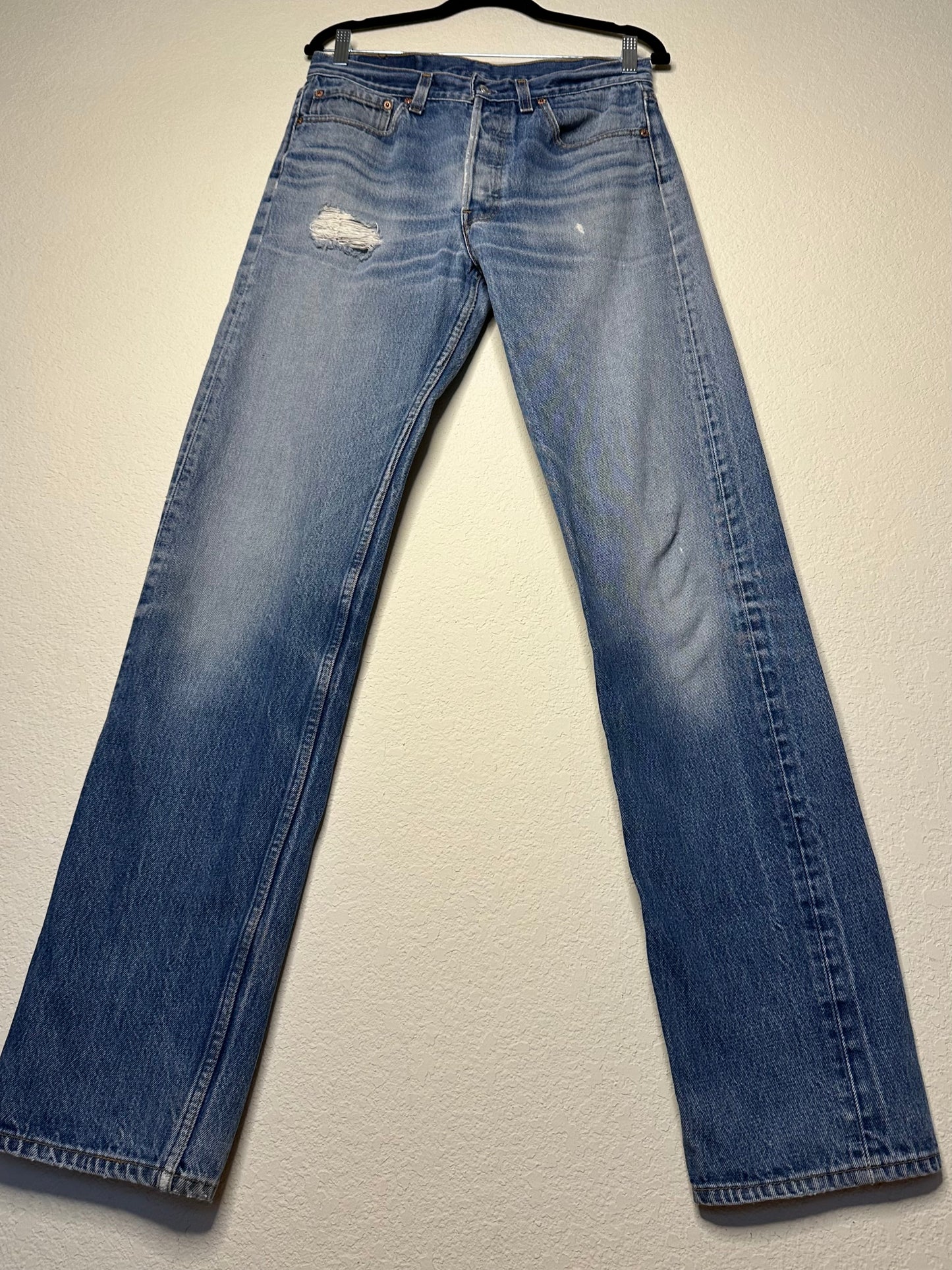 80’s Levi’s 501 Distressed Jeans (Men’s 31/32x35 / Women’s 30)
