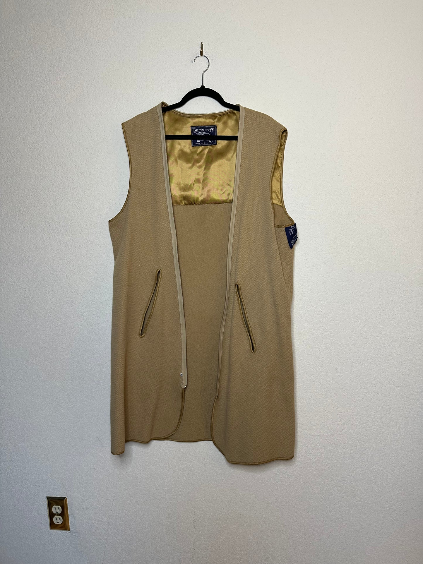 80’s Burberry Nova Check Lined Trench Coat w/ Zip-Out Liner (Men’s 42)