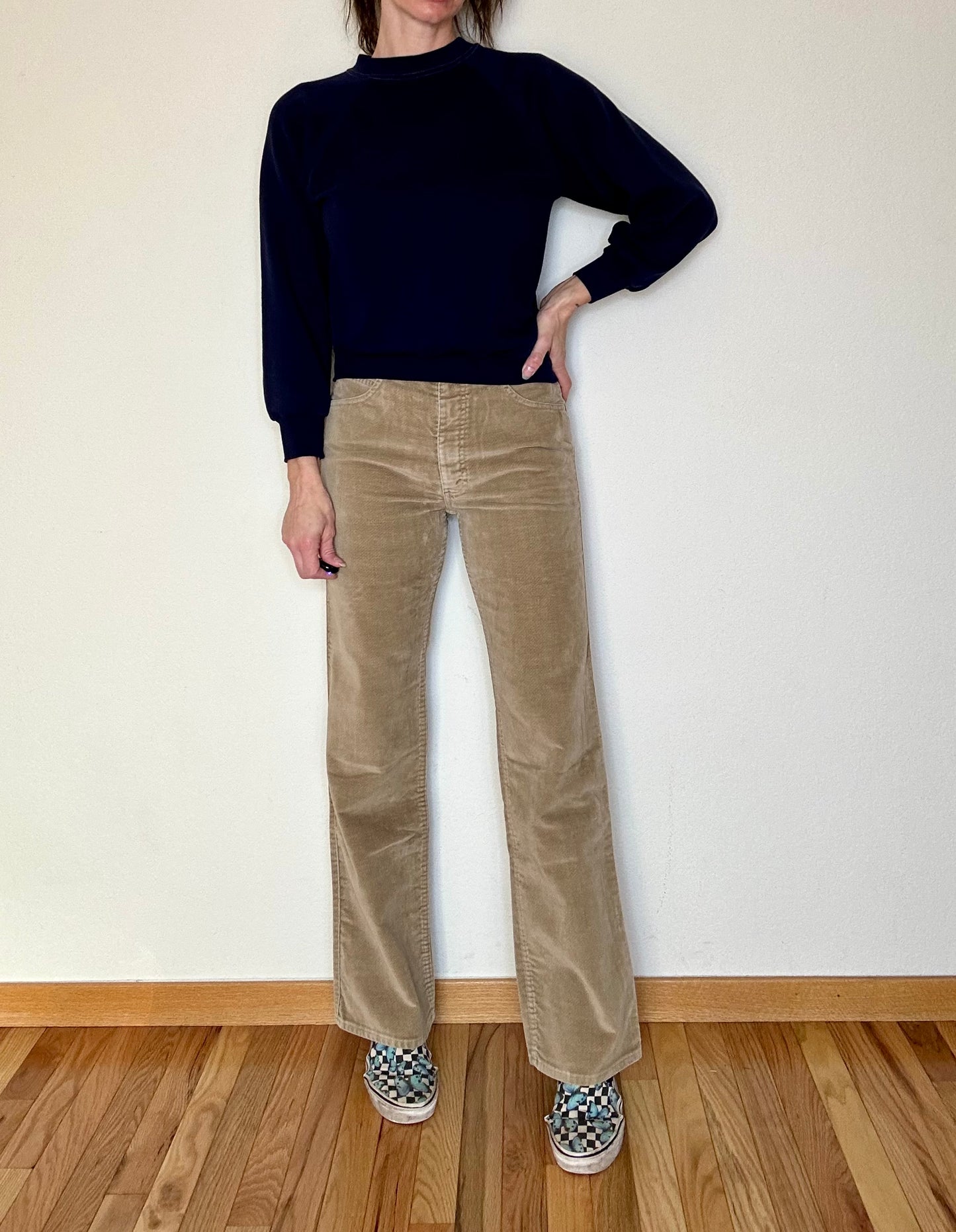 70’s Levi’s Movin’ On Velvet Corduroy Flare Pants w/ Hidden Rivets (Modern 6/8)