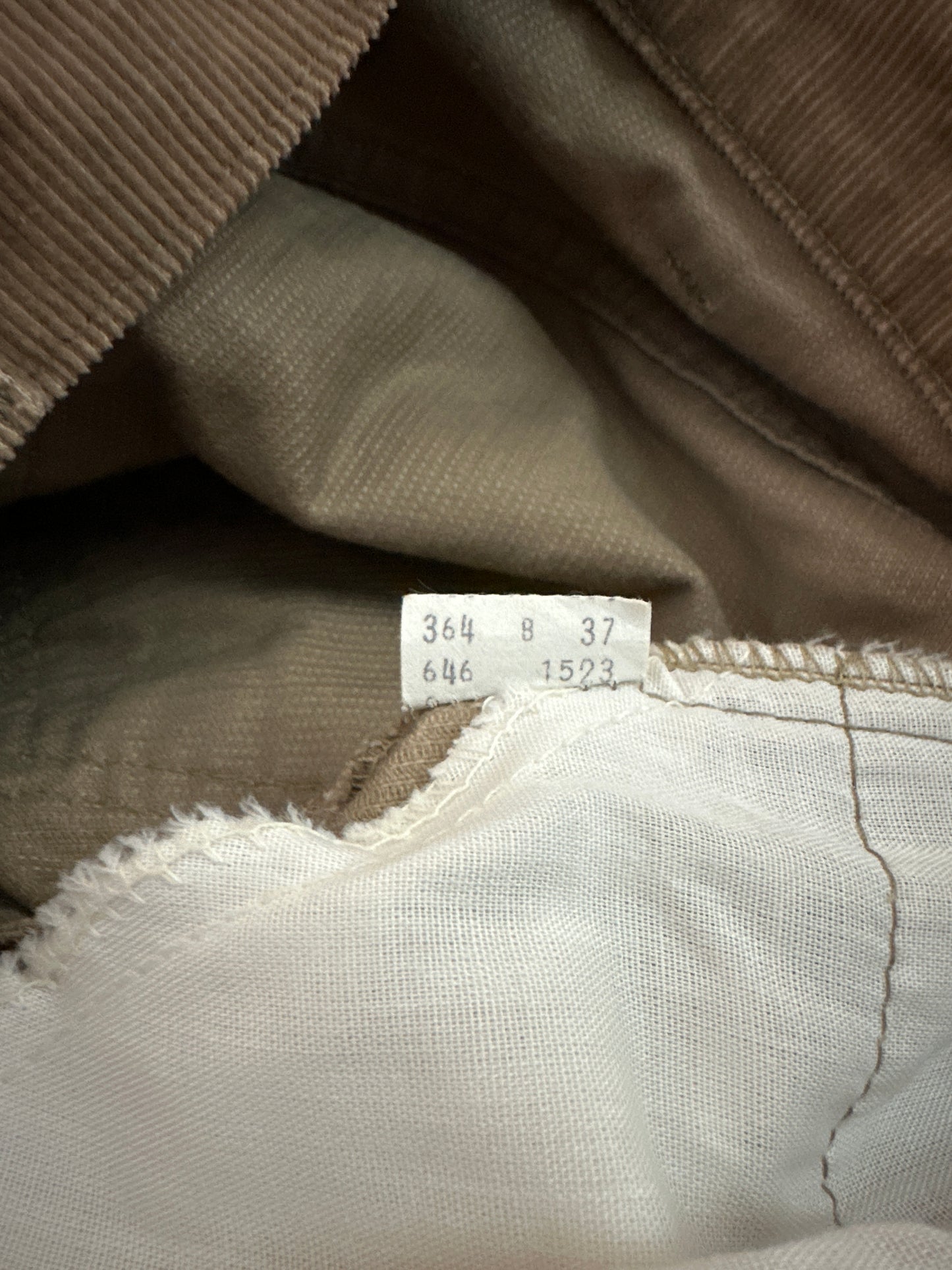 70’s Levi’s 646 Beige Corduroy Bell Bottom Pants (Men’s 30/Women’s 28)