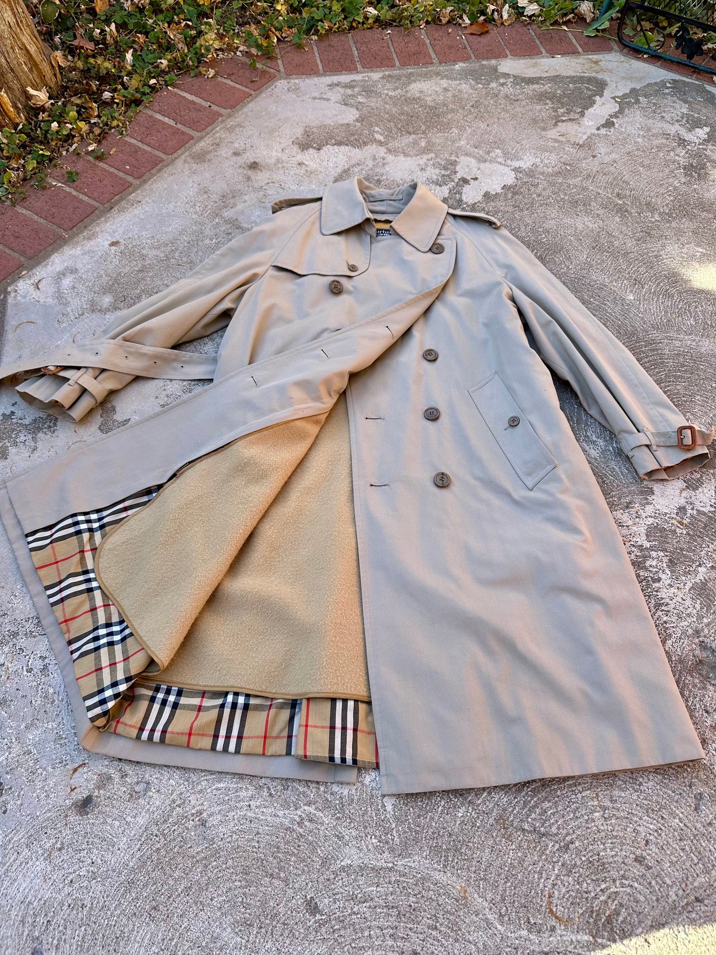 80’s Burberry Nova Check Lined Trench Coat w/ Zip-Out Liner (Men’s 42)