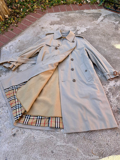 80’s Burberry Nova Check Lined Trench Coat w/ Zip-Out Liner (Men’s 42)