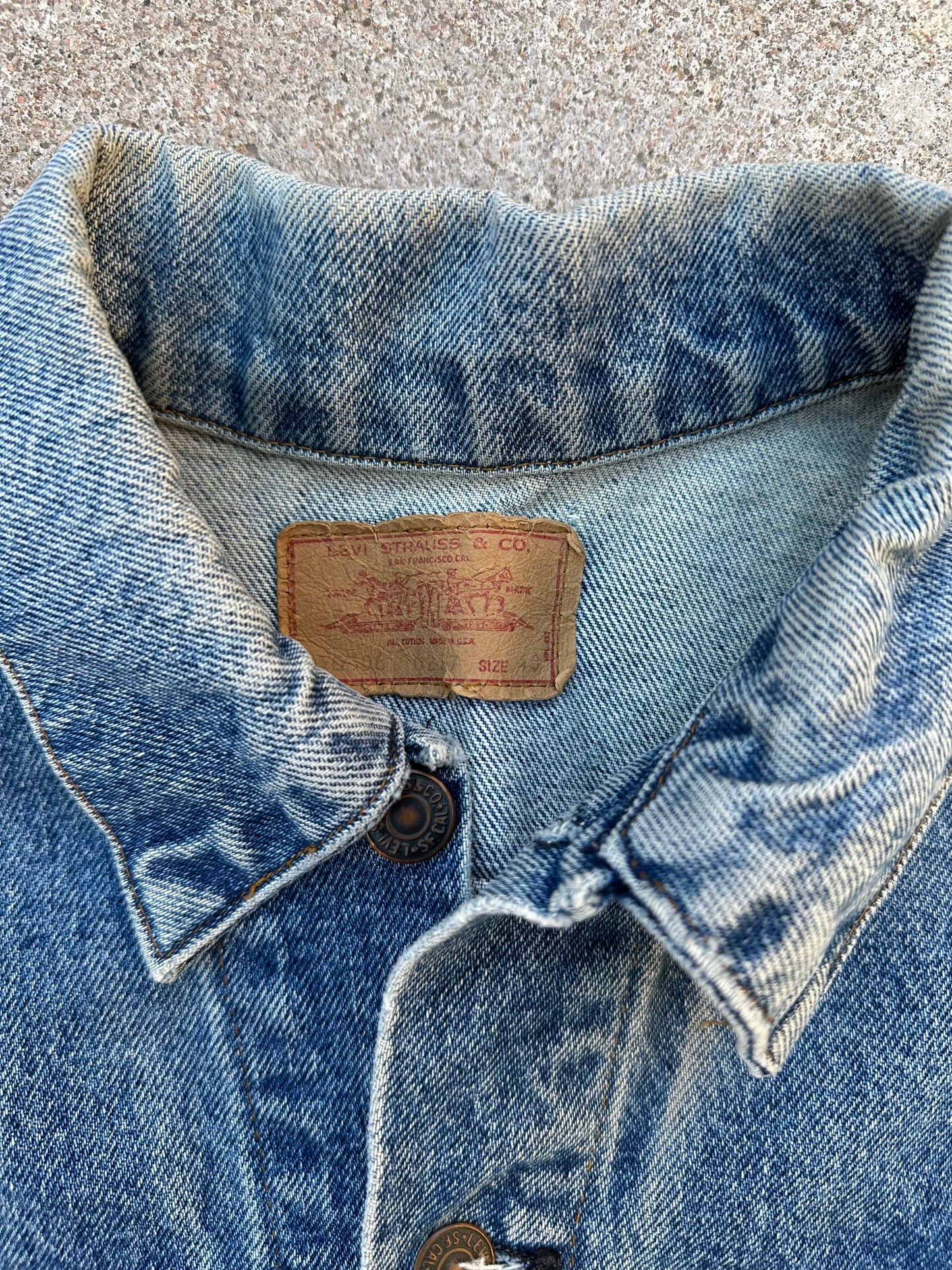 80’s Levi’s Denim Trucker Jacket w/ Good Fades (Unisex 40/S)