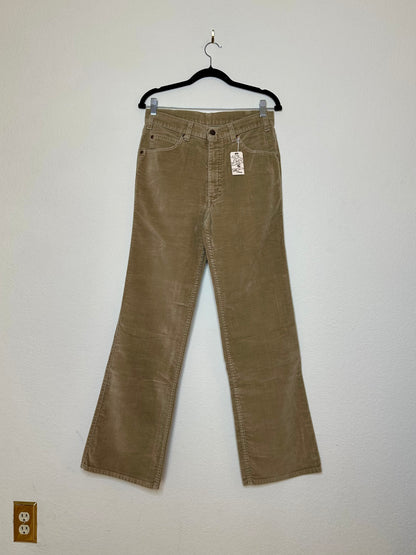 70’s Levi’s Movin’ On Velvet Corduroy Flare Pants w/ Hidden Rivets (Modern 6/8)