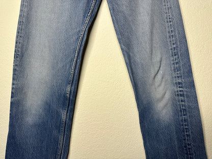 80’s Levi’s 501 Distressed Jeans (Men’s 31/32x35 / Women’s 30)