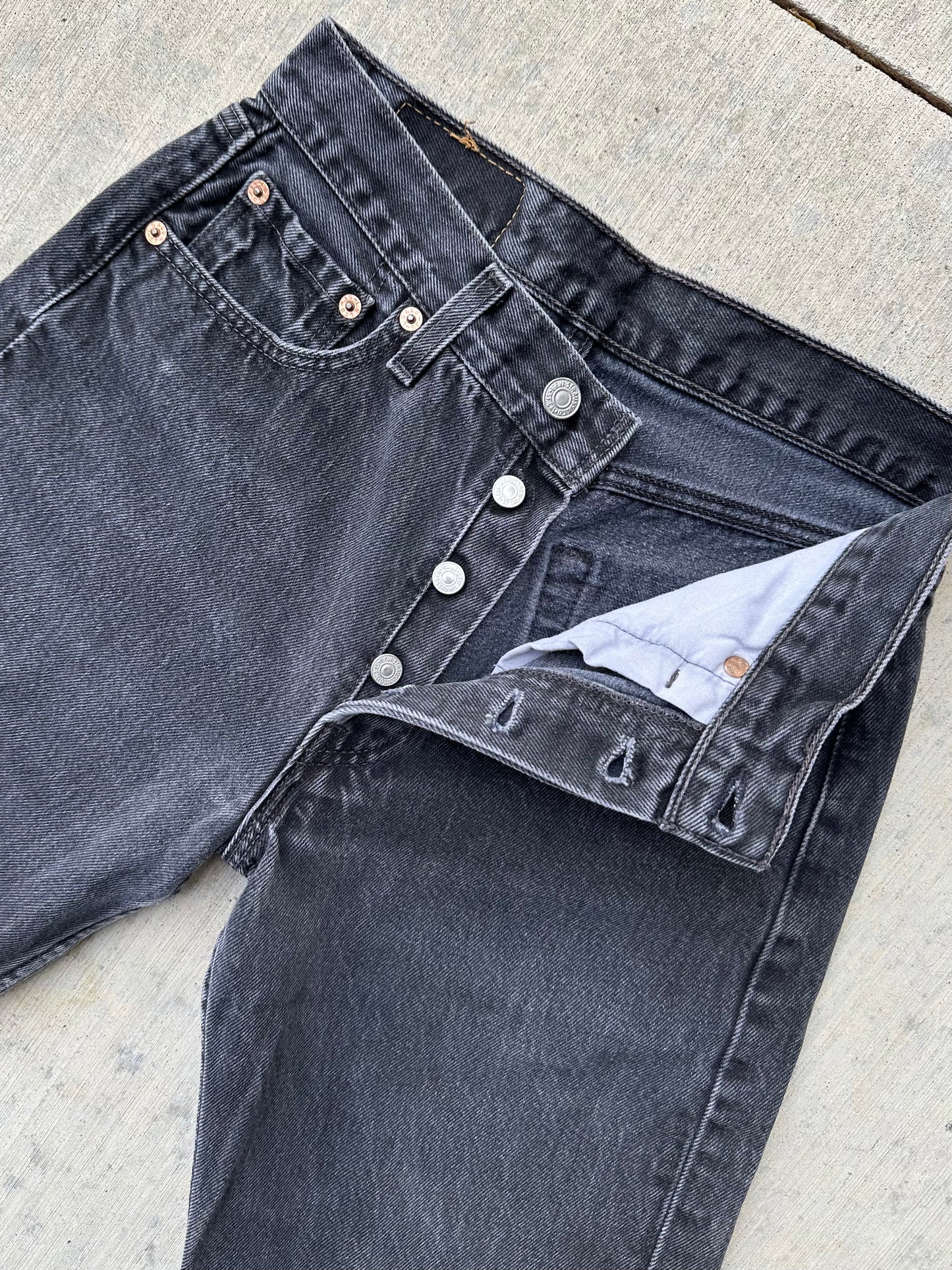 90’s Levi’s 501 Black Denim Jeans USA (26x28 / Women’s 24/25)