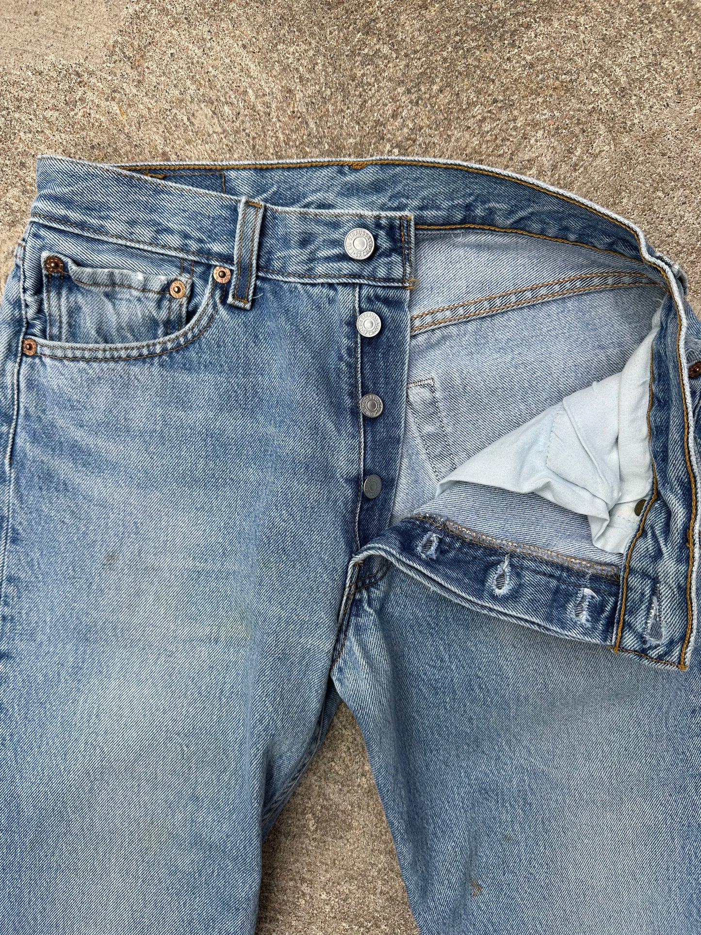 90’s Levi’s 501 Light Wash Distressed Denim Jeans (Men’s 27x34/Women’s 26)