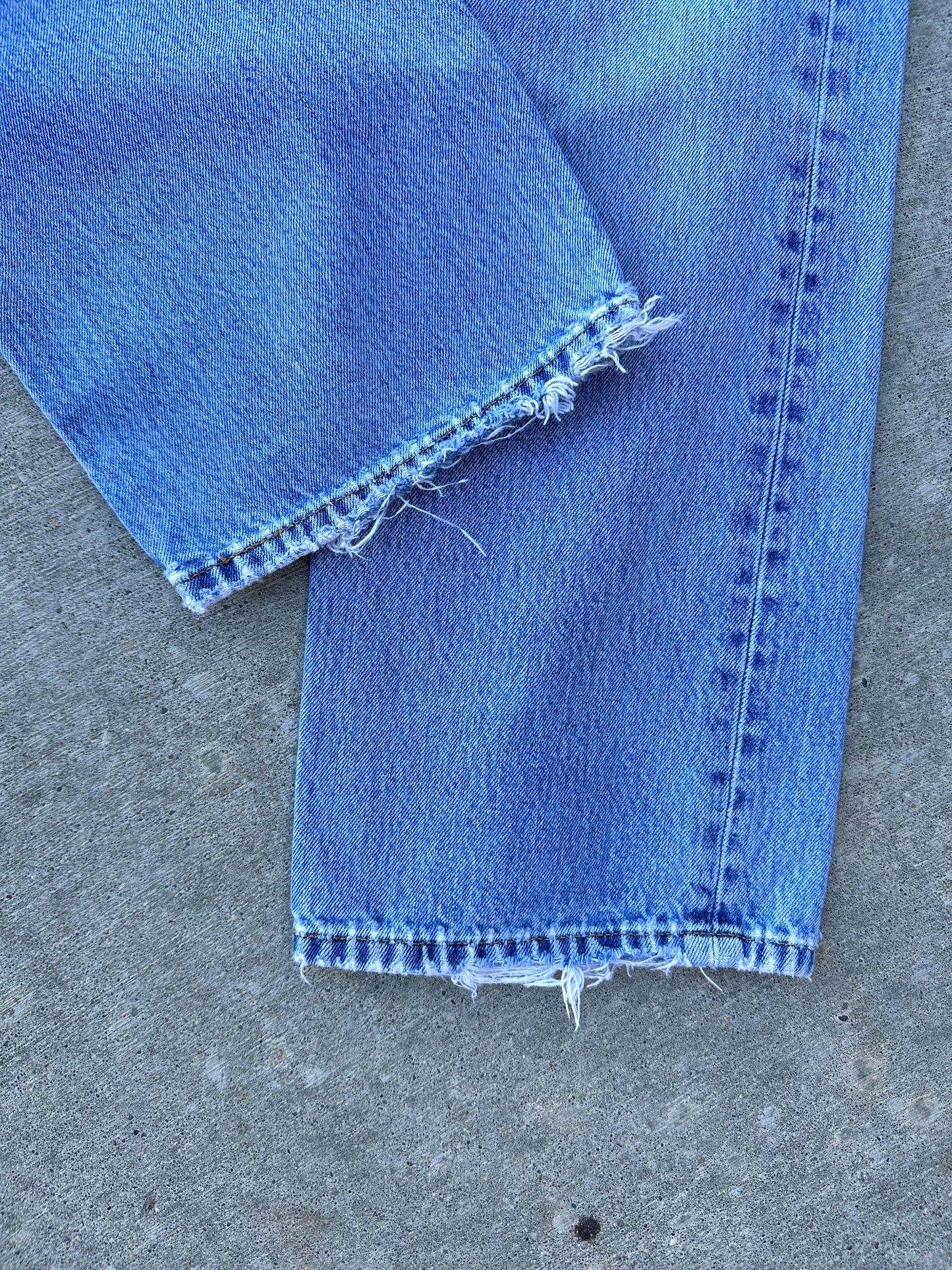 Y2K Levi’s 501 Light Wash Denim Jeans (Men’s 31x29 / Women’s 29)