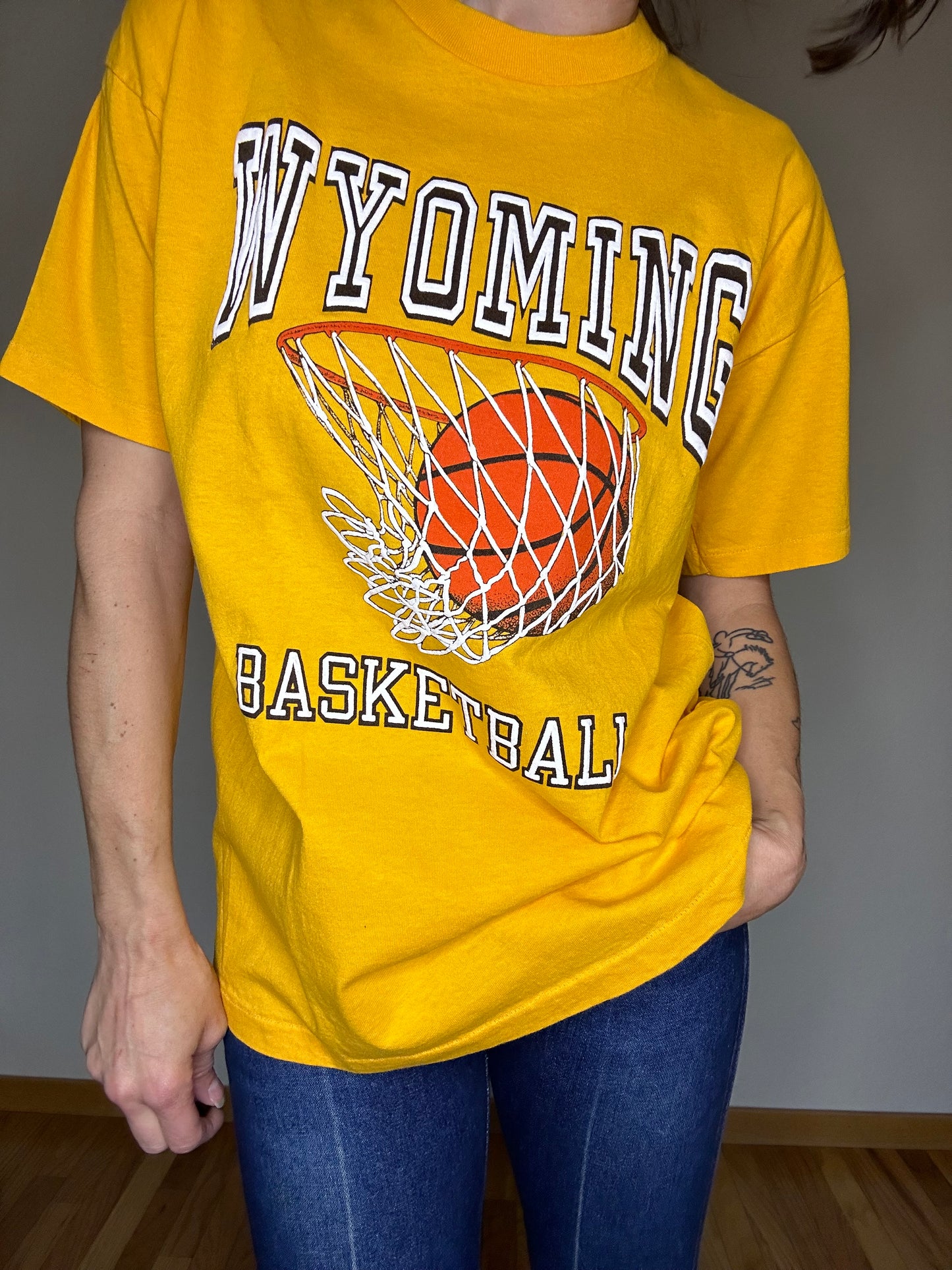 80’s Wyoming Basketball Flocked Puffy Graphic Tee (Unisex L)