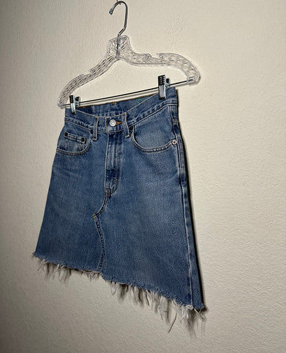 70’s Levi’s 550 Denim Handmade into Mini Skirt (0/2)