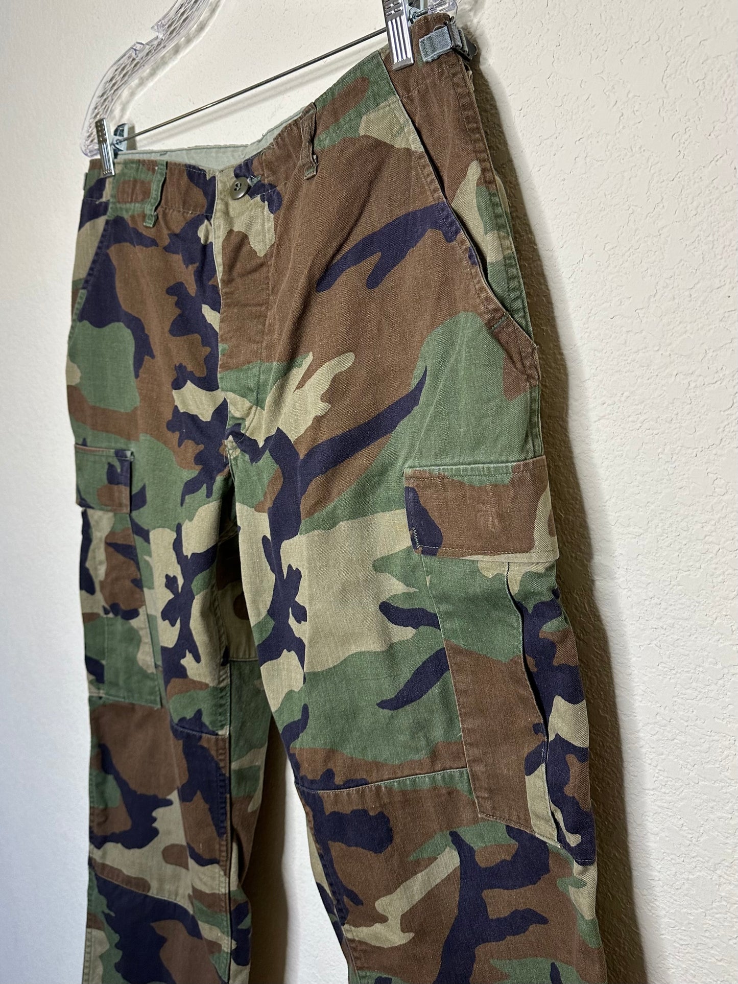 80’s U.S. Military Woodland Camo Combat Cargo Pants (Unisex M)