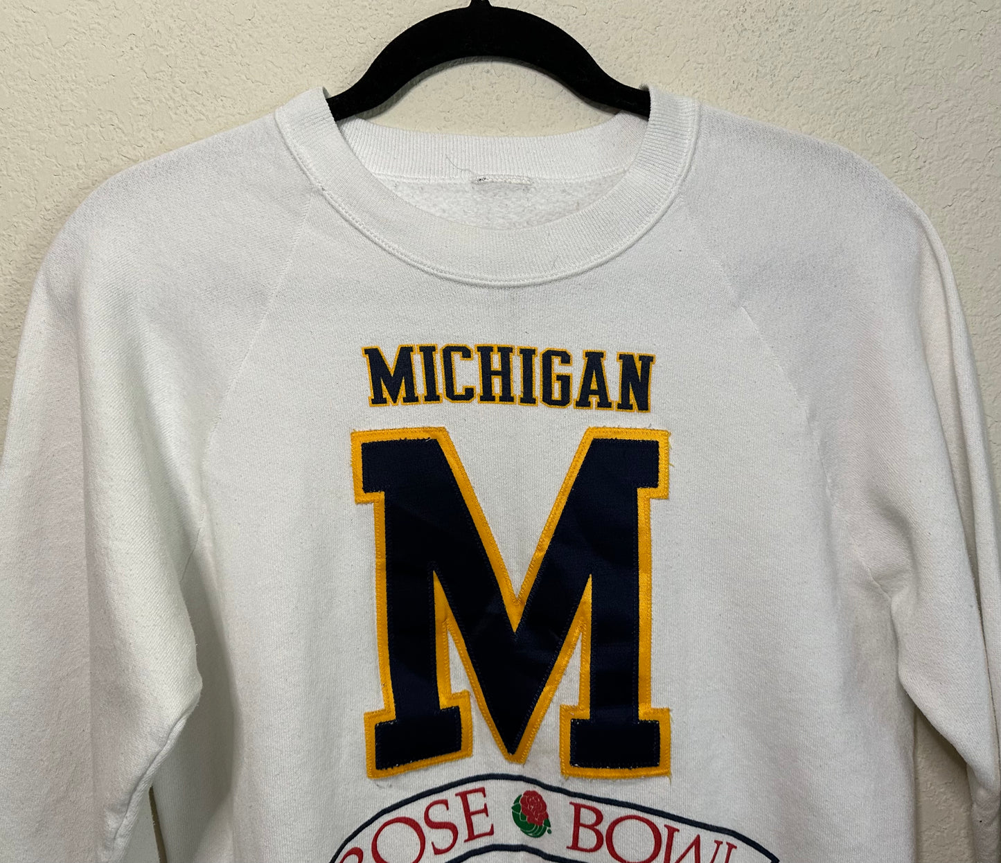 VERY RARE 1990 Michigan Wolverines “M” Patch Rose Bowl Raglan Crop Sweatshirt (Women’s S)