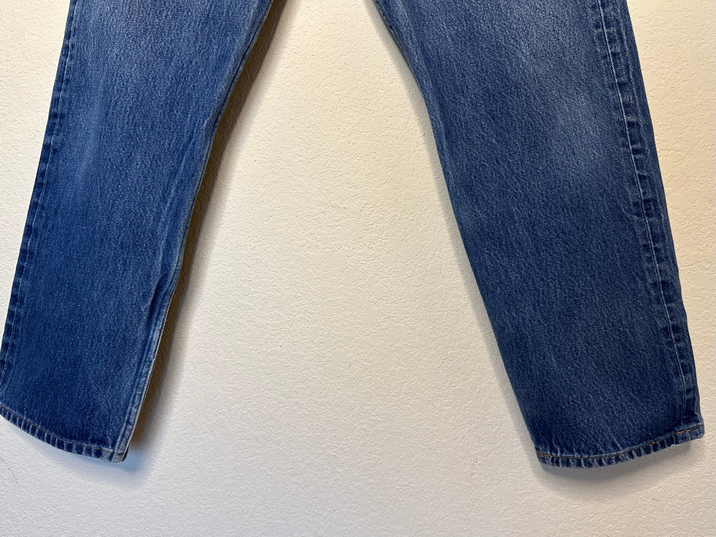 90’s Levi’s 501 Crop Jeans (Men’s 31x28 / Women’s 8)