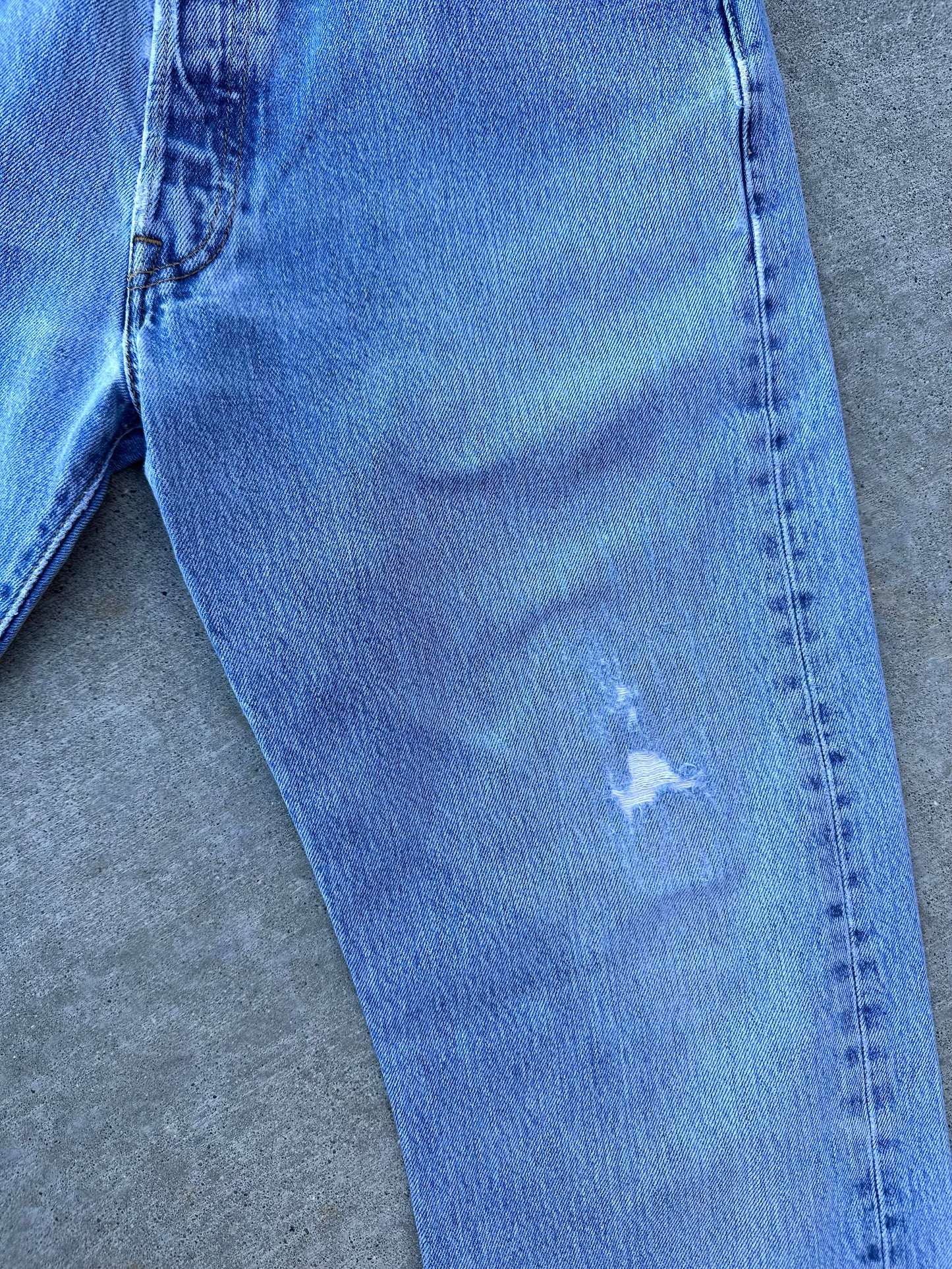 Y2K Levi’s 501 Light Wash Denim Jeans (Men’s 31x29 / Women’s 29)