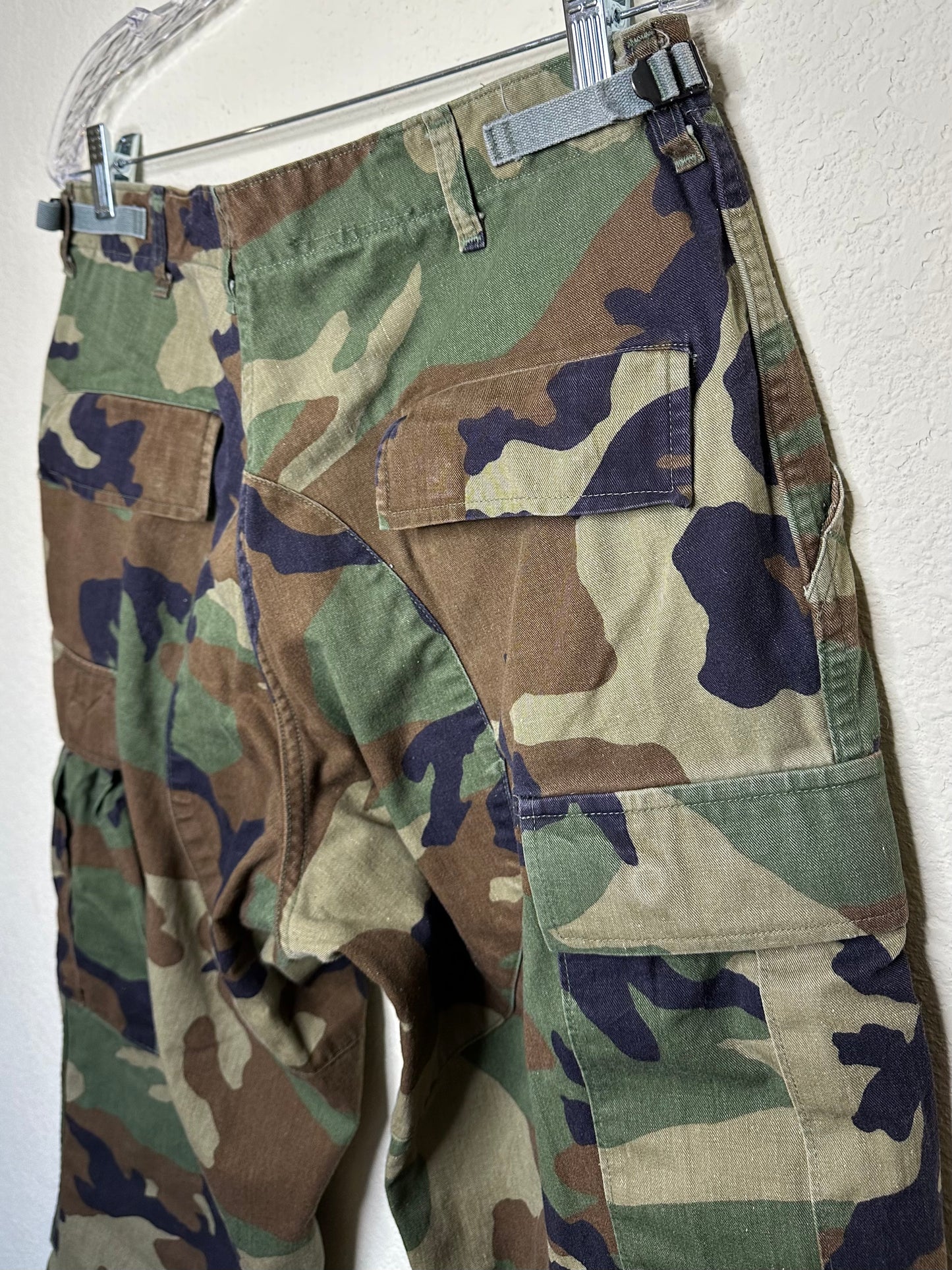 80’s U.S. Military Woodland Camo Combat Cargo Pants (Unisex M)