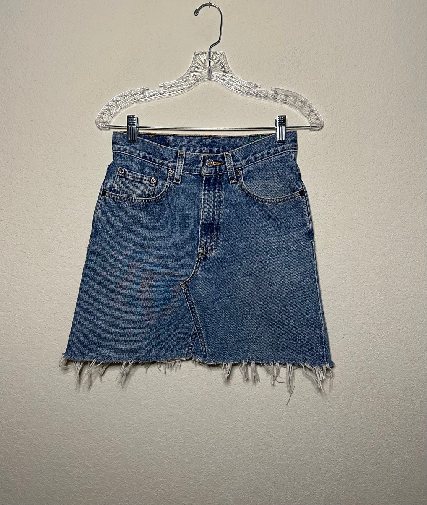 70’s Levi’s 550 Denim Handmade into Mini Skirt (0/2)